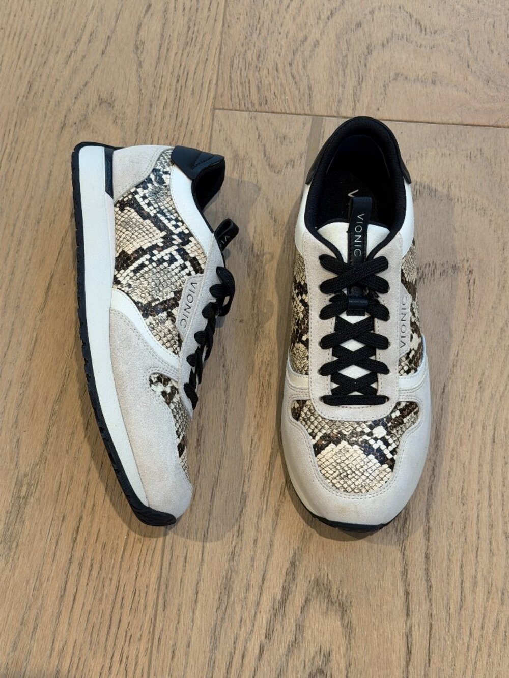 Vionic Sneaker